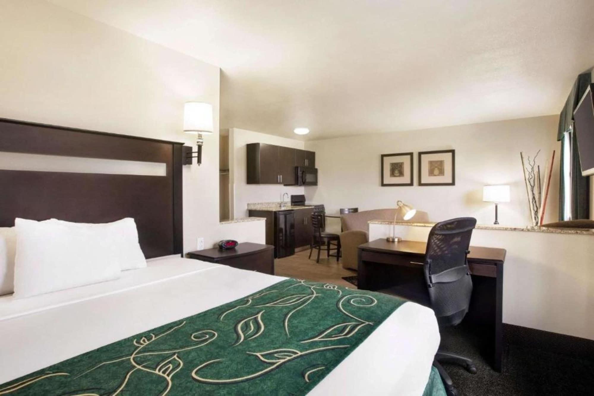 Travelodge By Wyndham Livonia Eksteriør bilde