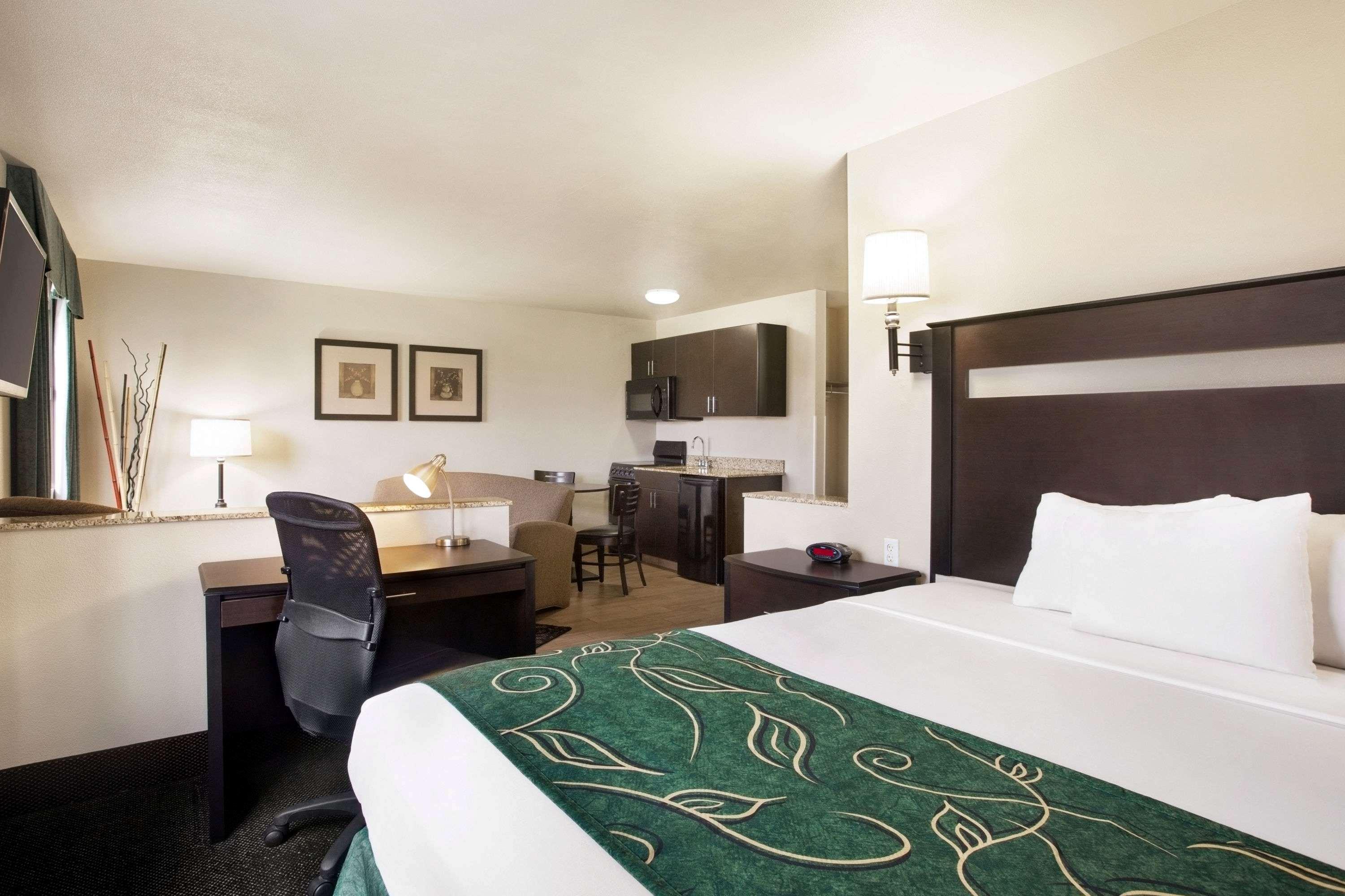 Travelodge By Wyndham Livonia Eksteriør bilde
