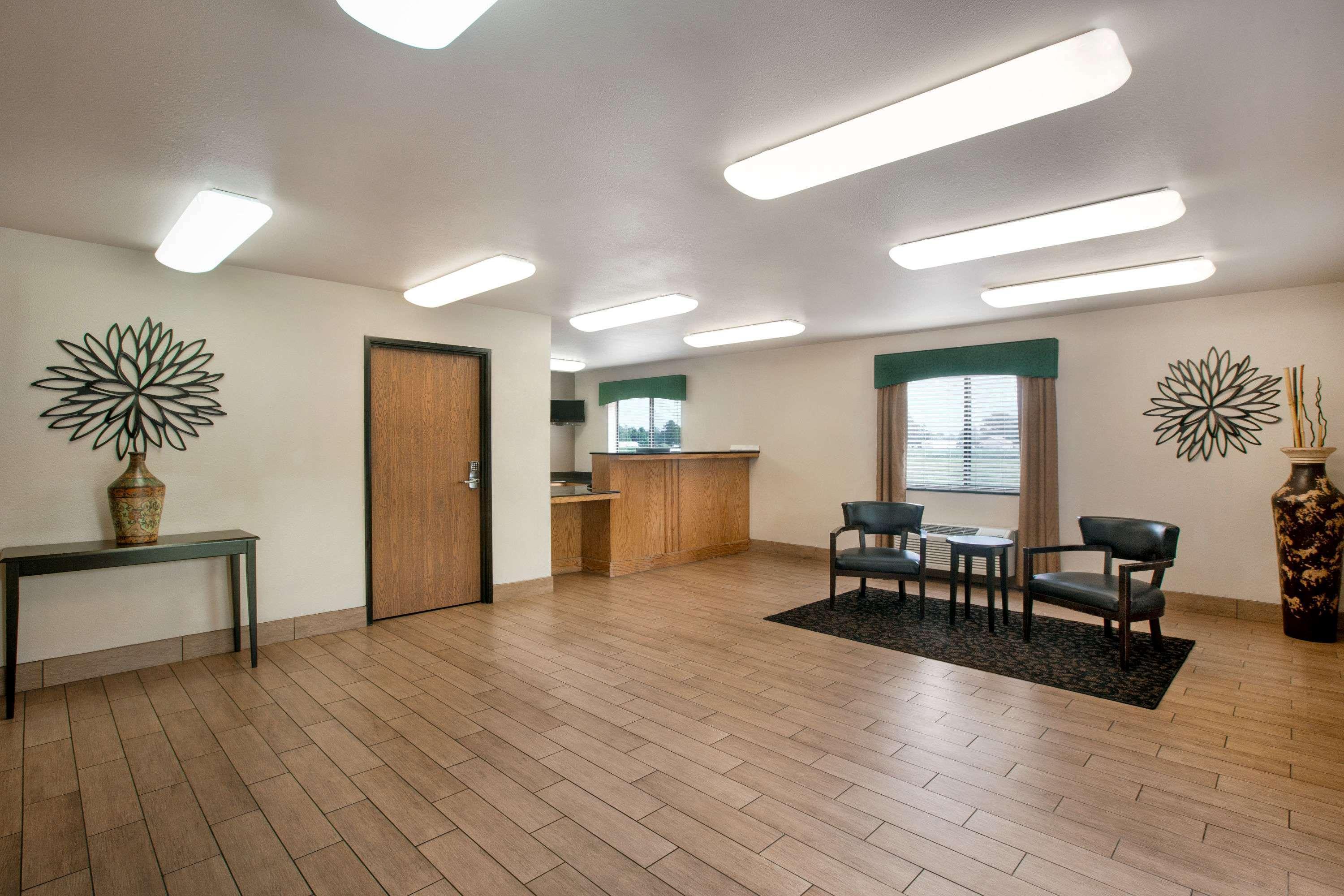 Travelodge By Wyndham Livonia Eksteriør bilde